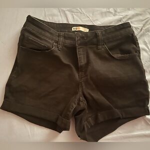 Women’s Low Rise Mid Short Black Jean Shorts. Size 11/30W